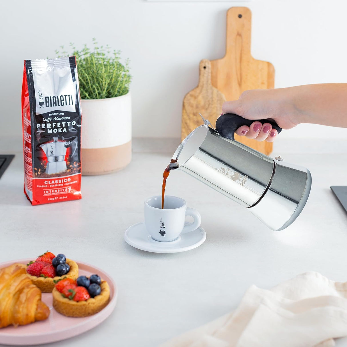Bialetti - New Venus Induction, Stovetop Coffee Maker, Suitable for all Types of Hobs, Stainless Steel, 10 Cups (15.5 Oz), Silver